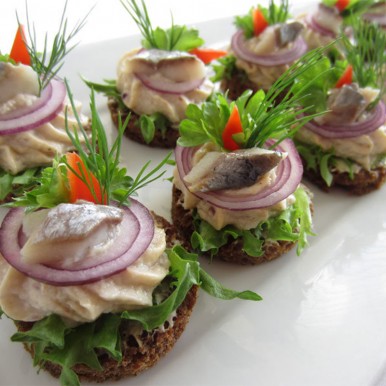 Канапе с селедкой 100 гр